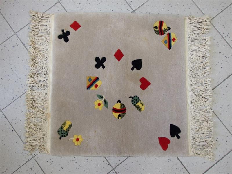 Koberec s karetními motivy, ručně tkaný, Taipei, Taiwan