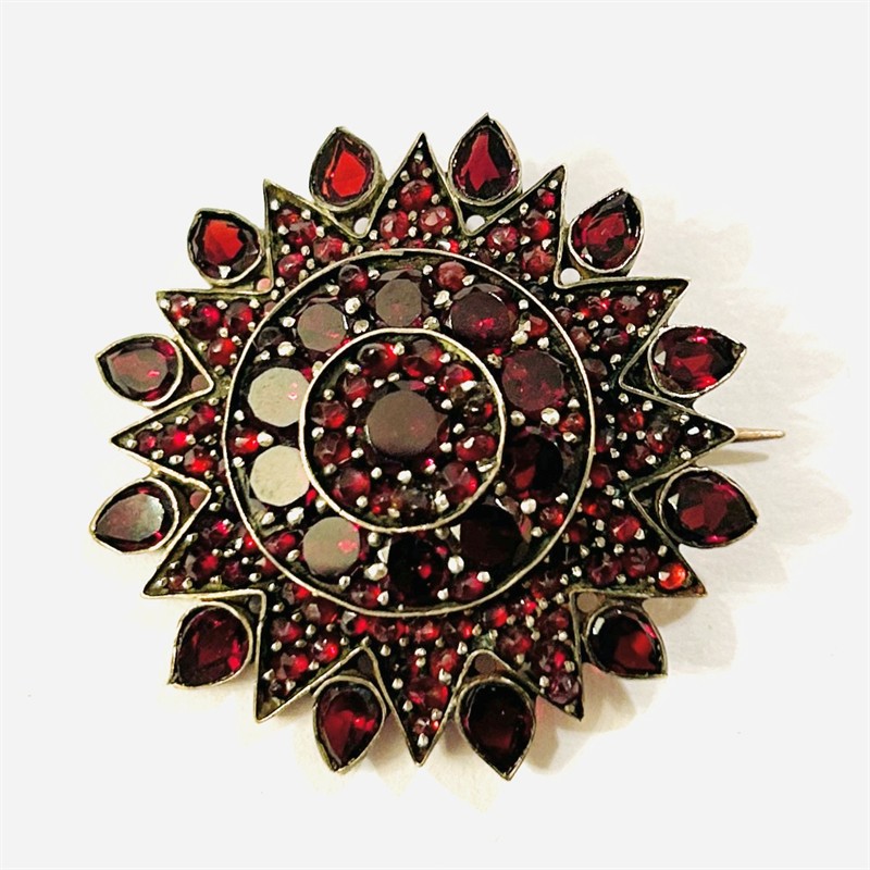 Starožitná brož "rozeta" s českými granáty