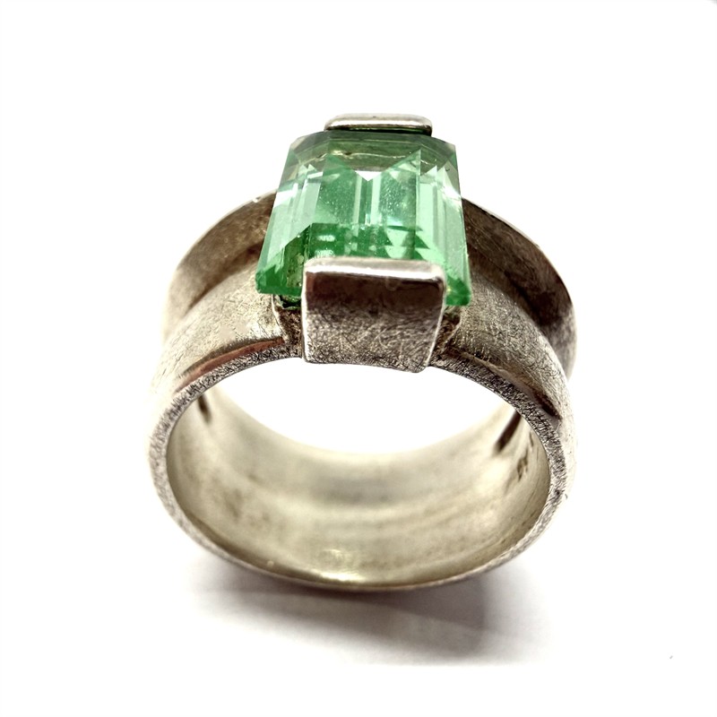 Originální stříbrný prsten se zelenomodrým spinelem