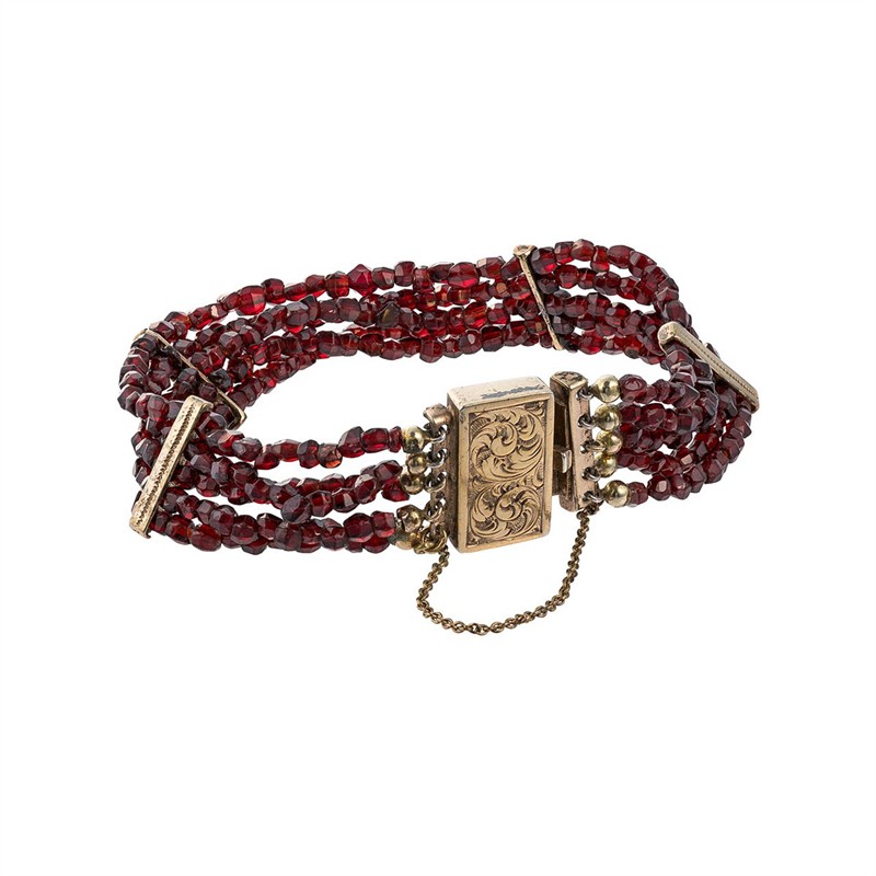 Stříbrný náramek z přírodních granátů