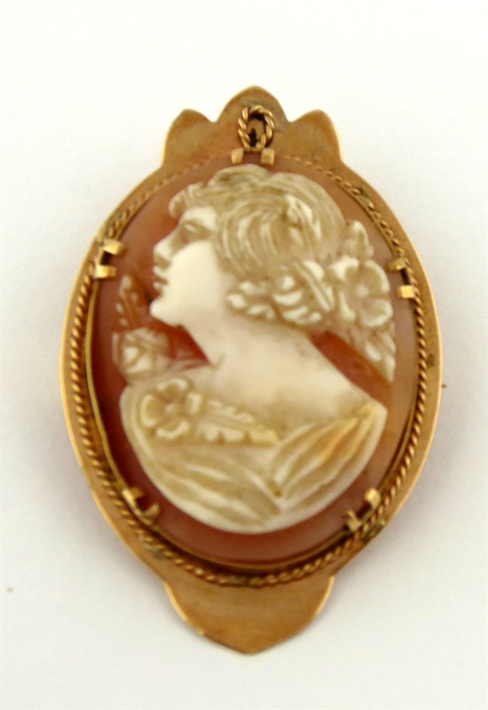 Zlata brož s portrétem ženy - Kamej