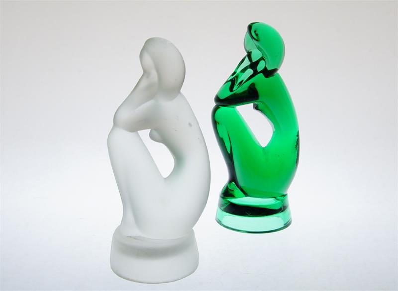 SEDÍCÍ DÍVKA - pár sošek Jitka FOREJTOVÁ Rudolfova huť