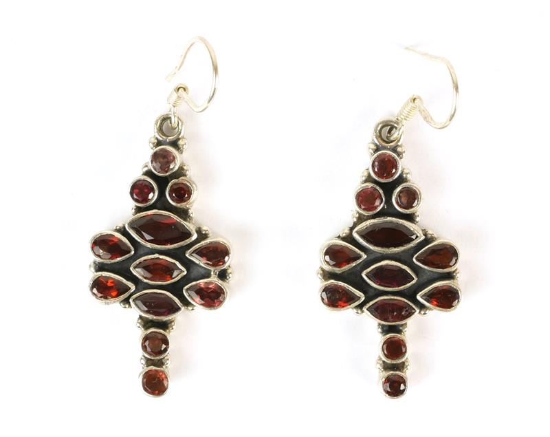 stříbrné náušnice s almandiny