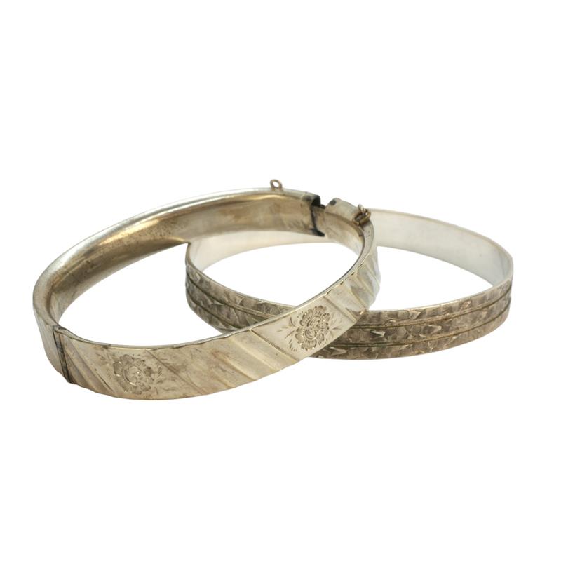 Stříbrné kruhové náramky