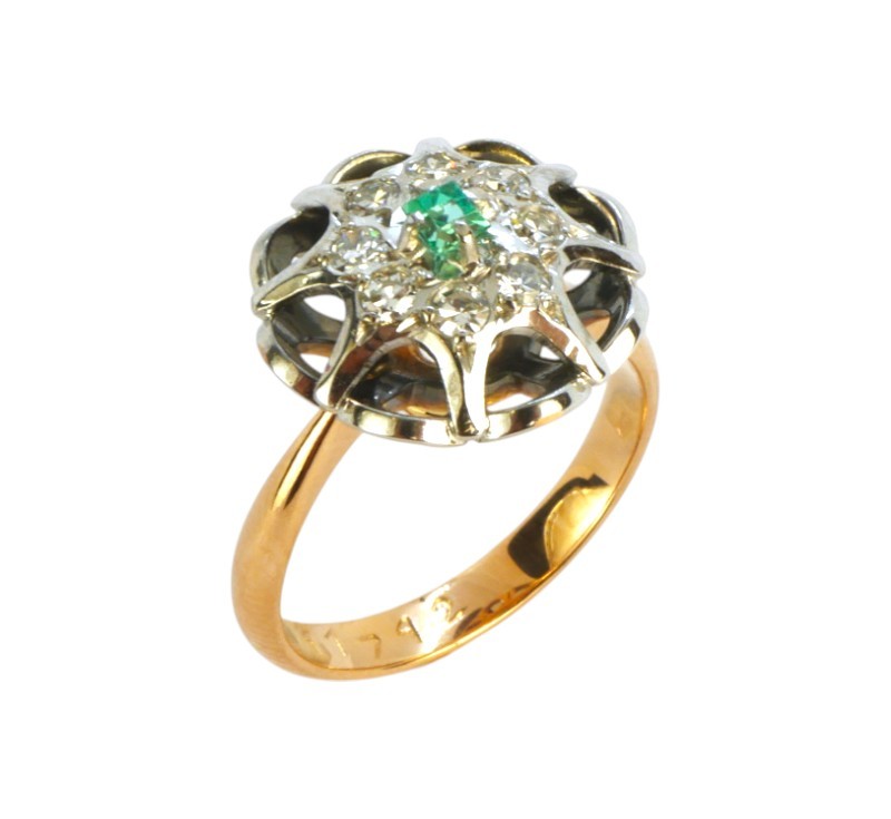 Zlatý prsten se smaragdem a diamanty