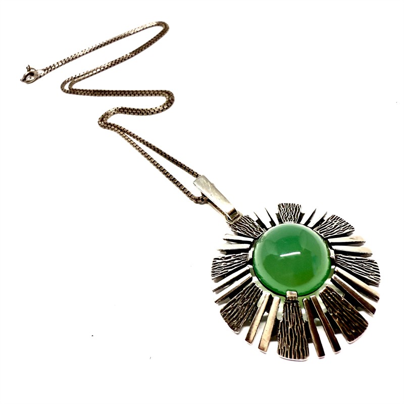 Designový stříbrný náhrdelník s chryzoprasem