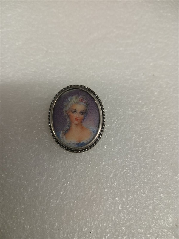 Brož stříbro malovaný medailon