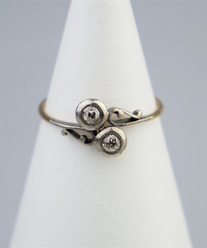 Zlatý art deco prsten s diamanty