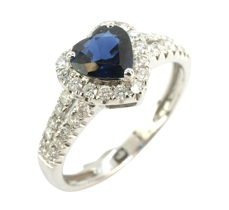 Zlatý prsten s diamanty a modrým safírem – srdce