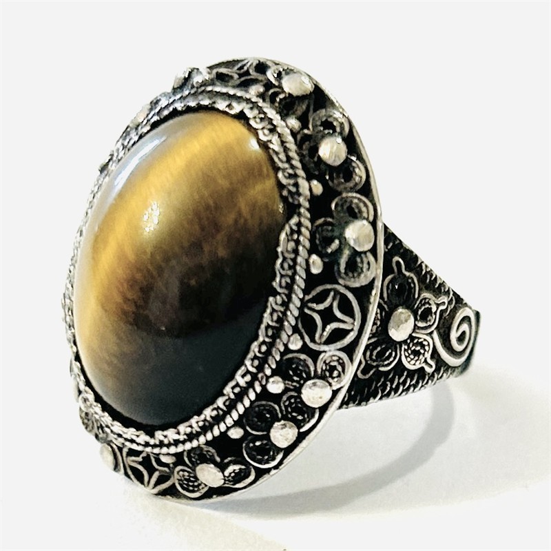 Stříbrný starožitný filigránový prsten s tygřím okem