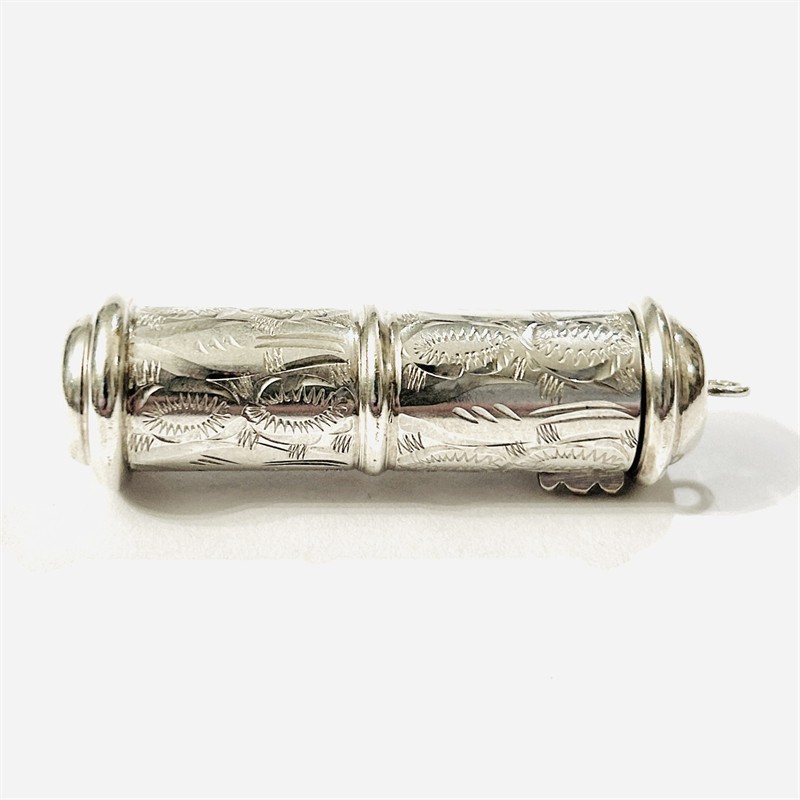 Stříbrný art-deco obal na rtěnku