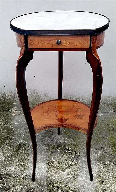 Intarzovaný stolek s mramorem