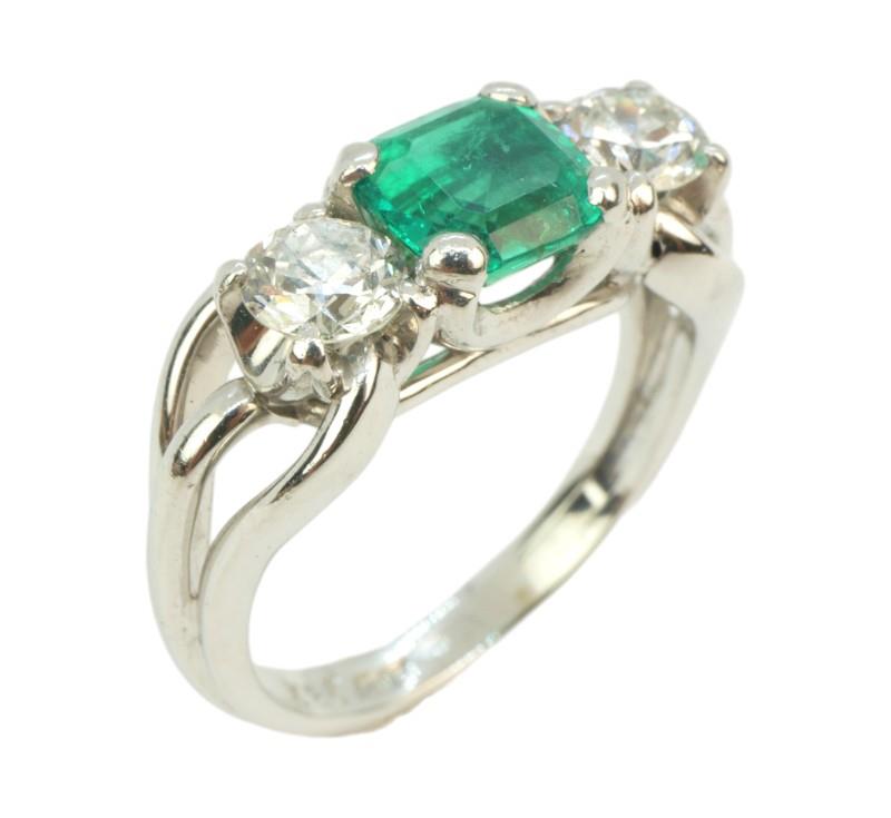 Zlatý prsten s výjimečným smaragdem a brilianty