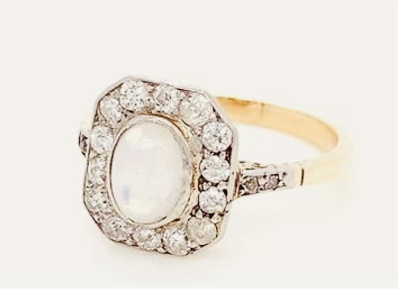 ArtDeco zlatý prsten s brilianty a opálem