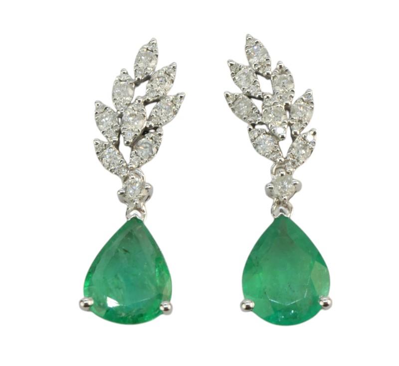 Zlaté náušnice s diamanty a smaragdy