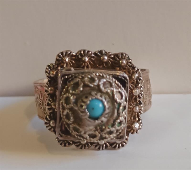 Jedový prsten stříbrný