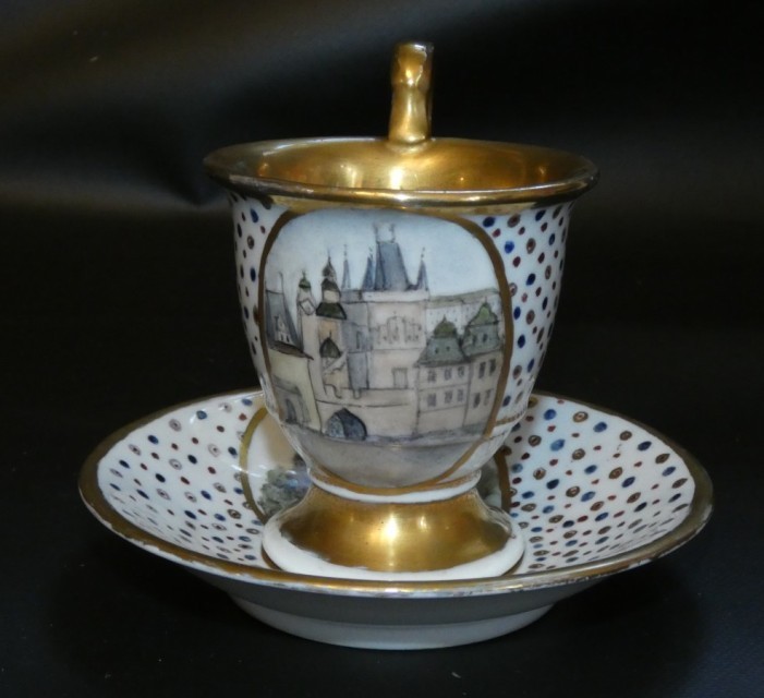 Šálek s podšálkem s vedutou Slavkov 19.století.