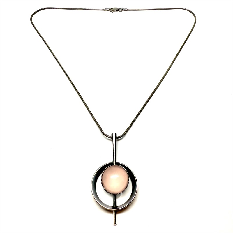 Designový stříbrný náhrdelník s růženínem