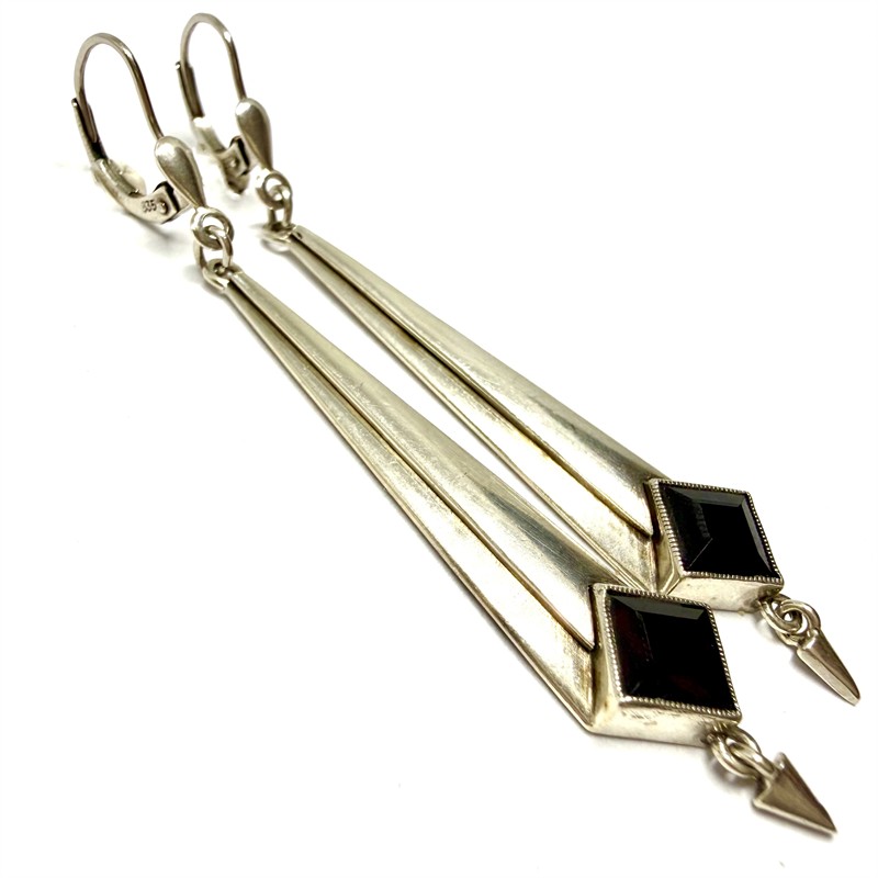 Stříbrné prvorepublikové náušnice s granátem