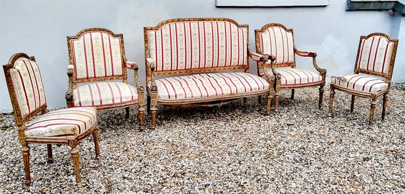 Vyřezáváná zlacená sedaci souprava