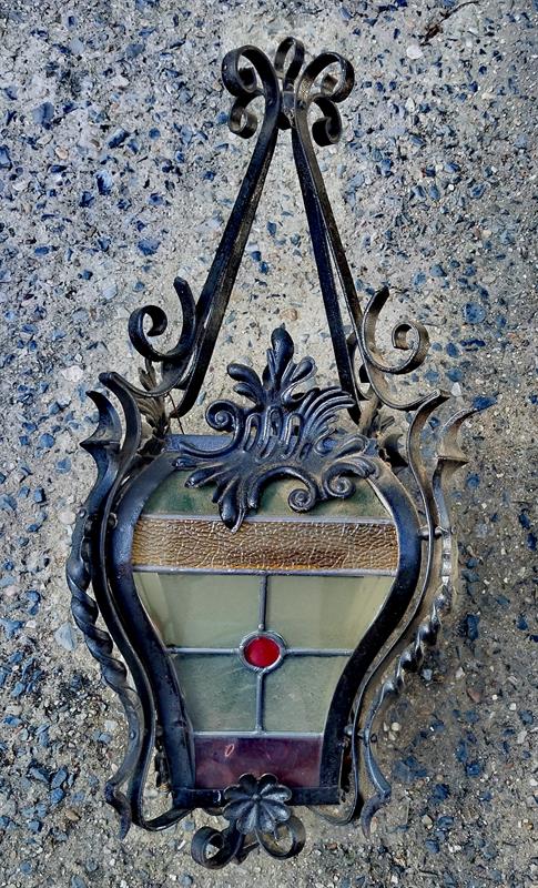 Kovaná lucerna s vitráží