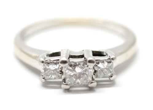 Zlatý prsten s diamanty