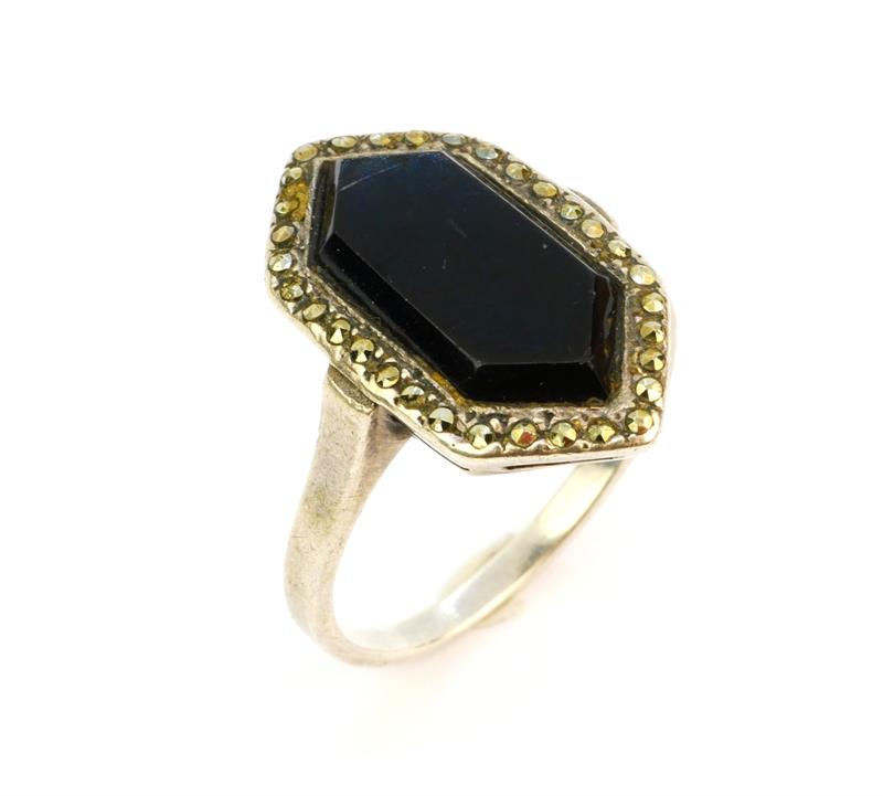 Stříbrný prsten s onyxem Art Deco