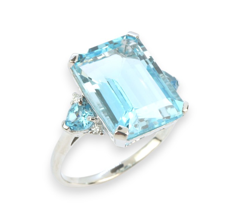 Zlatý prsten s topazy a diamanty