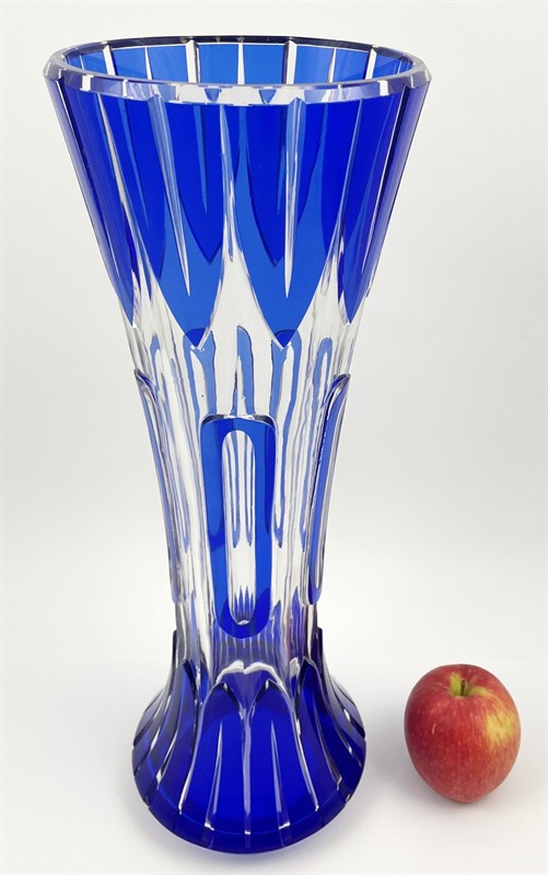 Váza s kobaltovými ornamenty - styl art deco