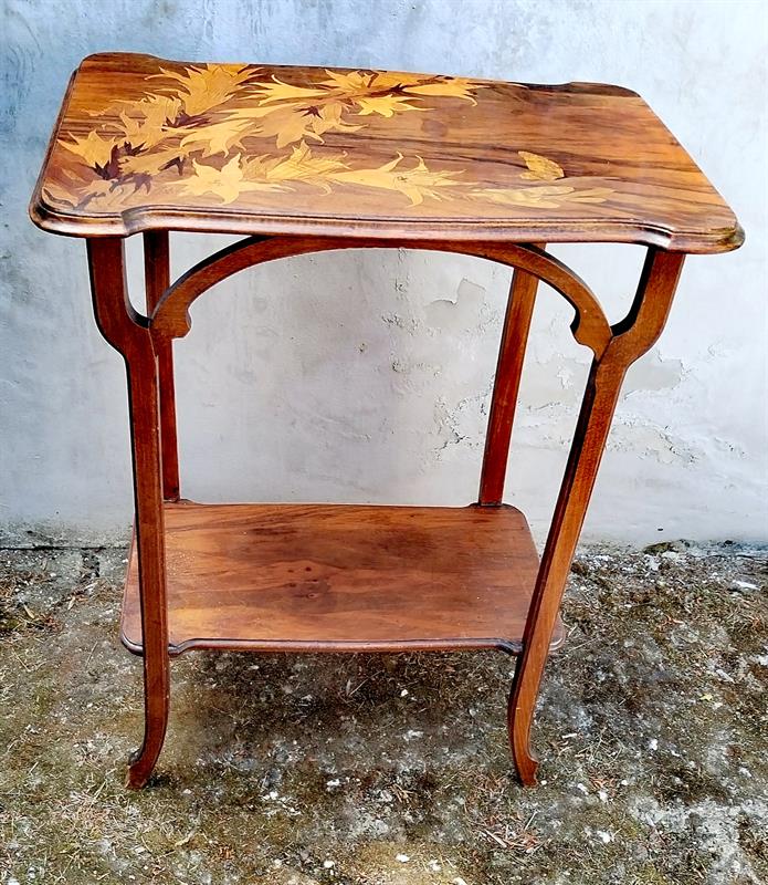 Stolek značený Gallé