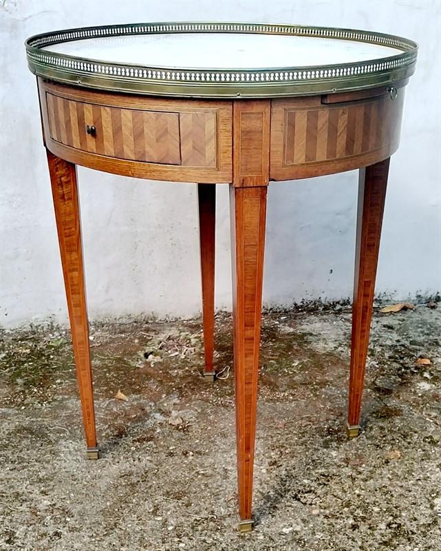 Intarzovaný stolek s mramorem