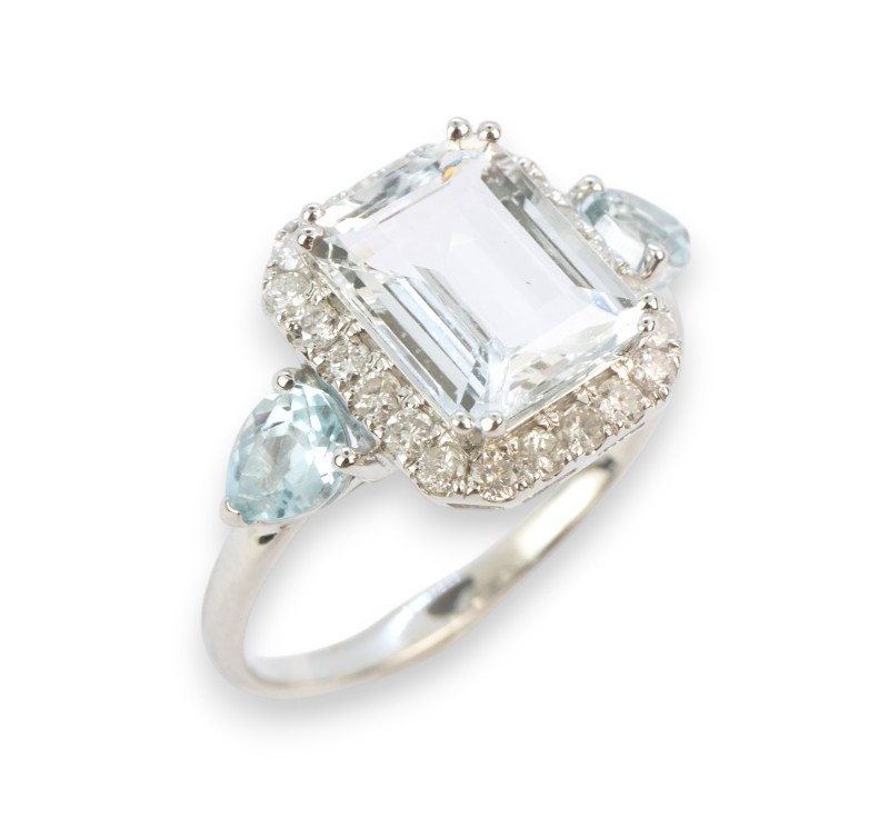 Zlatý prsten s akvamarínem, topazy a diamanty