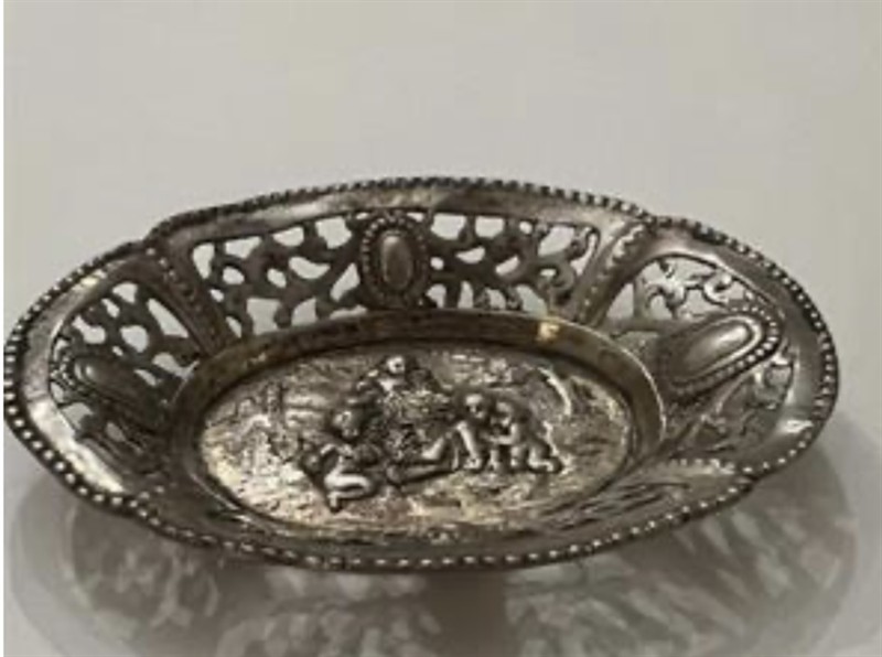 Stříbrná neorenezanční  mistička,