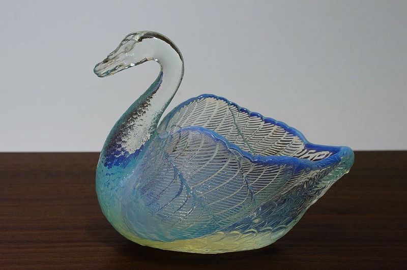 Labuť - Art deco dóza z opálového skla, styl SABINO