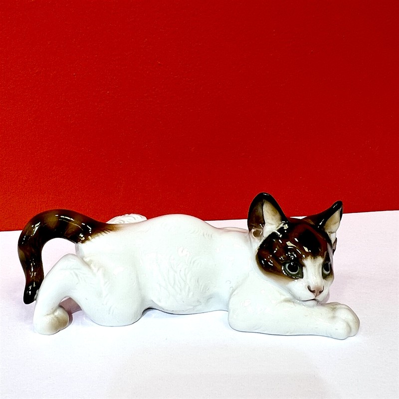 Rosenthal, Theodor Kärner, Ležící kočka