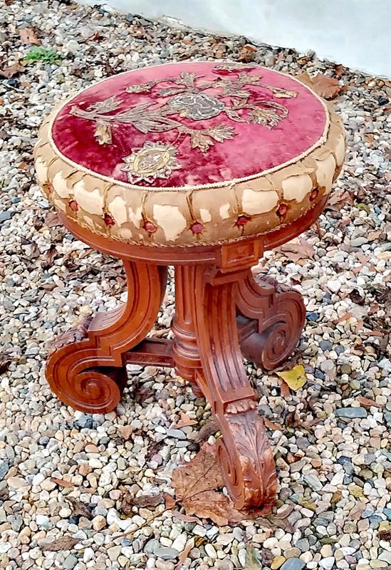 Stolička , taburetka