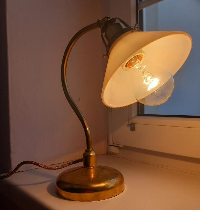 Lampa stolní na noční stolek, mosazná, I. republika