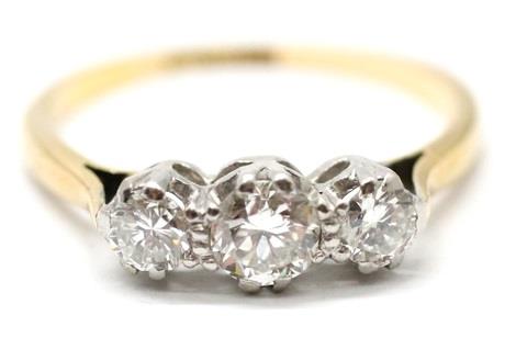 Zlatý prsten s diamanty