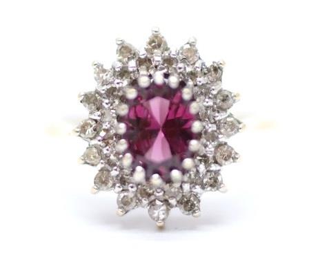 Zlatý prsten s diamanty a granátem