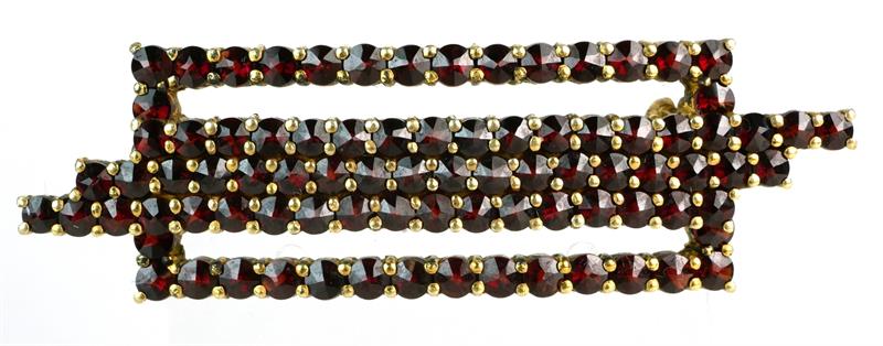 Stříbrná brož s granáty