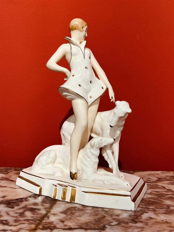 ROYAL DUX, DÁMA SE DVĚMA CHRTY