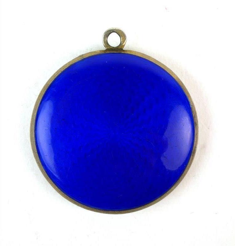 Stříbrný medailon s modrým smaltem