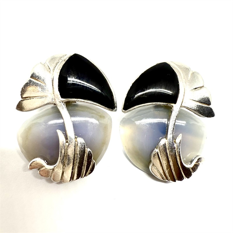 Originální náušnice s chalcedonem a onyxem