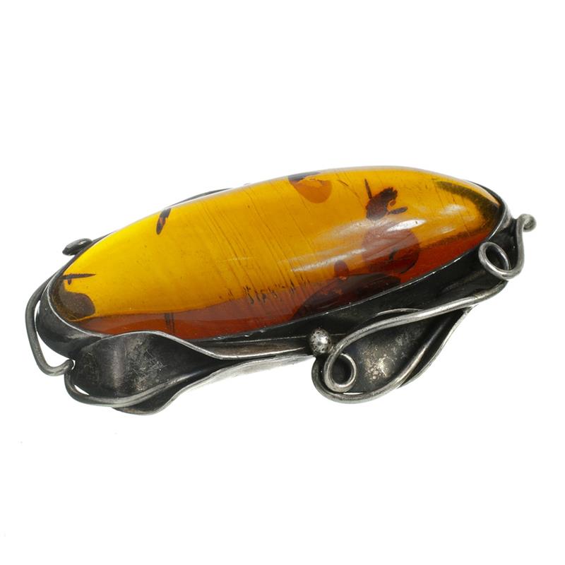 Stříbrná brož s jantarem