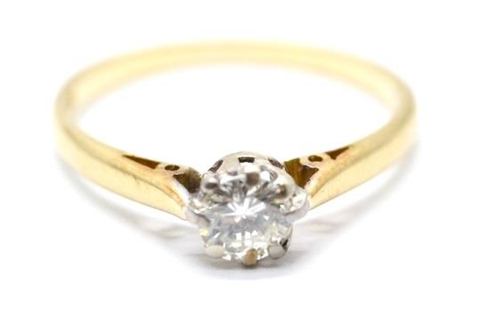 Zlatý prsten s diamantem