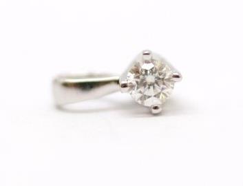 Zlatý přívěsek s diamantem