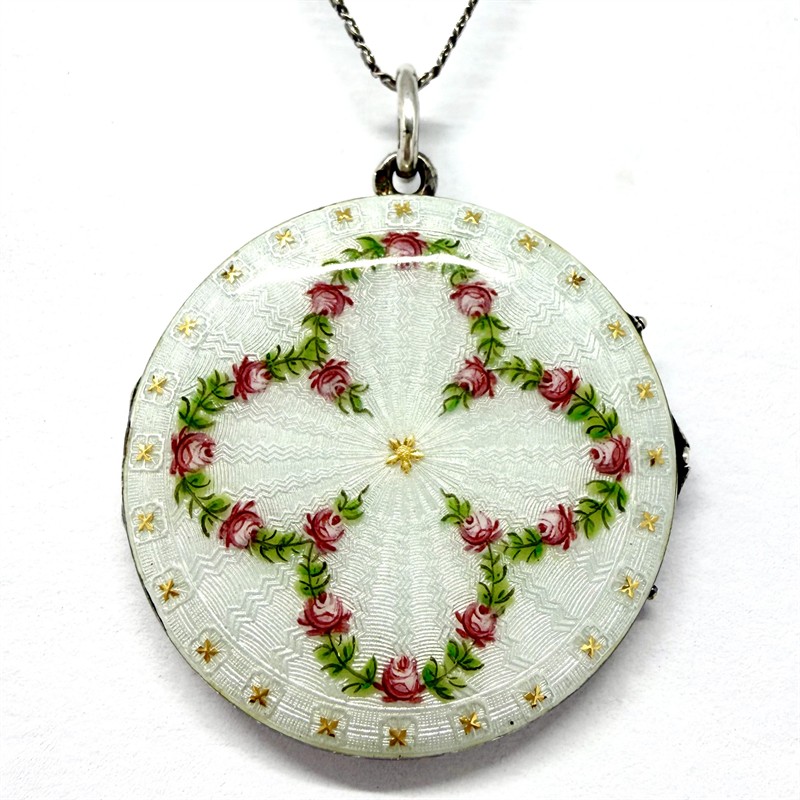 Stříbrný náhrdelník se smaltovým medailonem