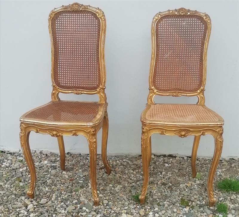 Zlacené židle s výpletem