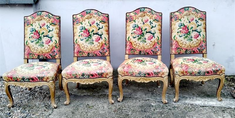 Vyřezáváná zlacená křesla