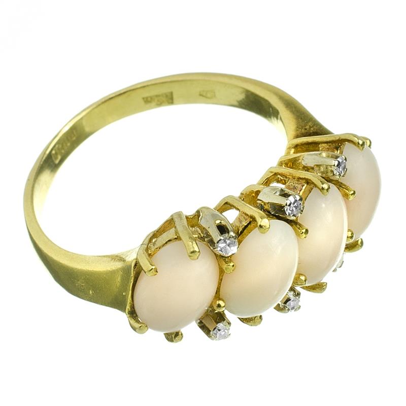 Zlatý prsten s korály a brilianty